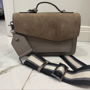 Botiker crossbody with additional strap